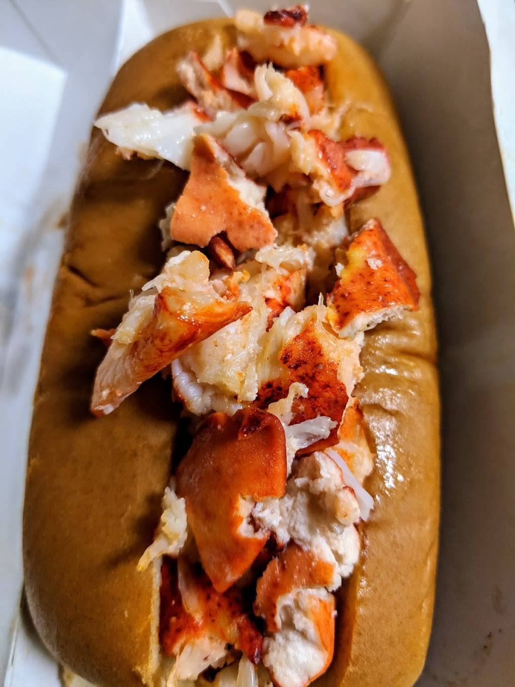 Masons Famous Lobster Rolls | restaurant | 156 National Plaza, Oxon Hill, MD 20745, USA | 3012987850 OR +1 301-298-7850