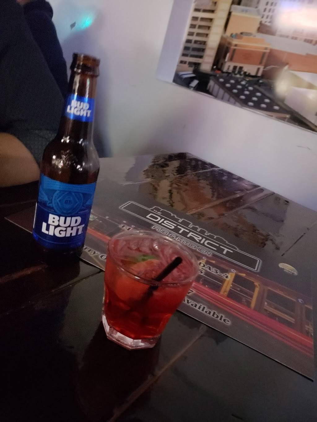 The District Pub & Kitchen | restaurant | 1160 Airway Blvd Suite DA 3-4 Suit, El Paso, TX 79925, USA | 9152496682 OR +1 915-249-6682