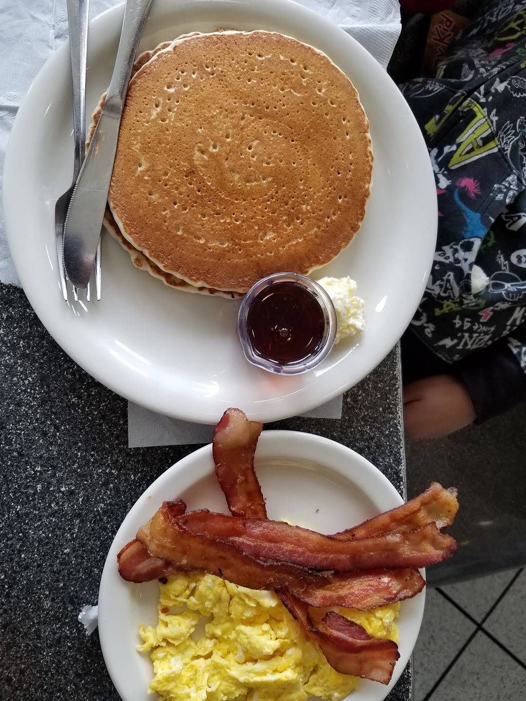 Chubbys Diner | restaurant | 427 Roseville Square, Roseville, CA 95678, USA | 9167735622 OR +1 916-773-5622