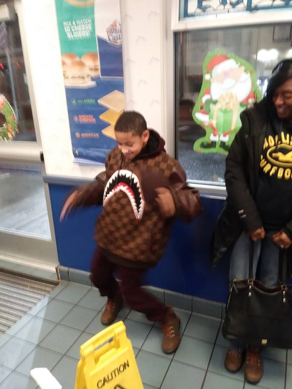 White Castle | restaurant | 480 Lyons Ave, Irvington, NJ 07111, USA | 9732820913 OR +1 973-282-0913