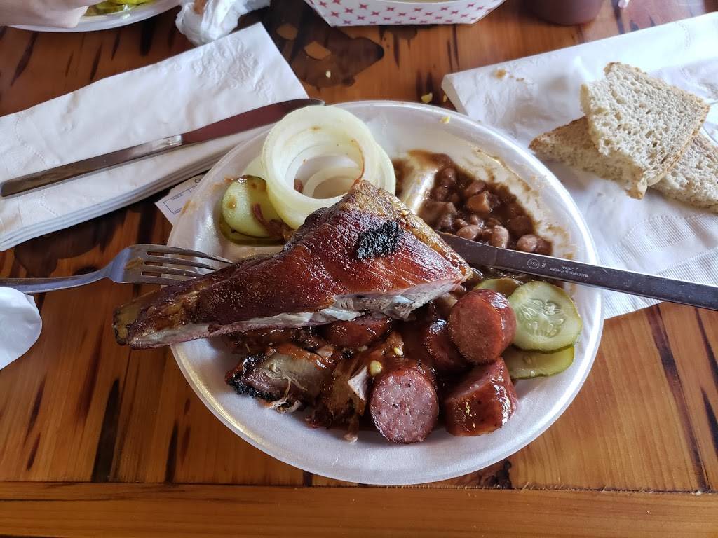 Busbees Bar-B-Que & Catering | restaurant | 339 Main St, Bandera, TX 78003, USA | 8307963153 OR +1 830-796-3153