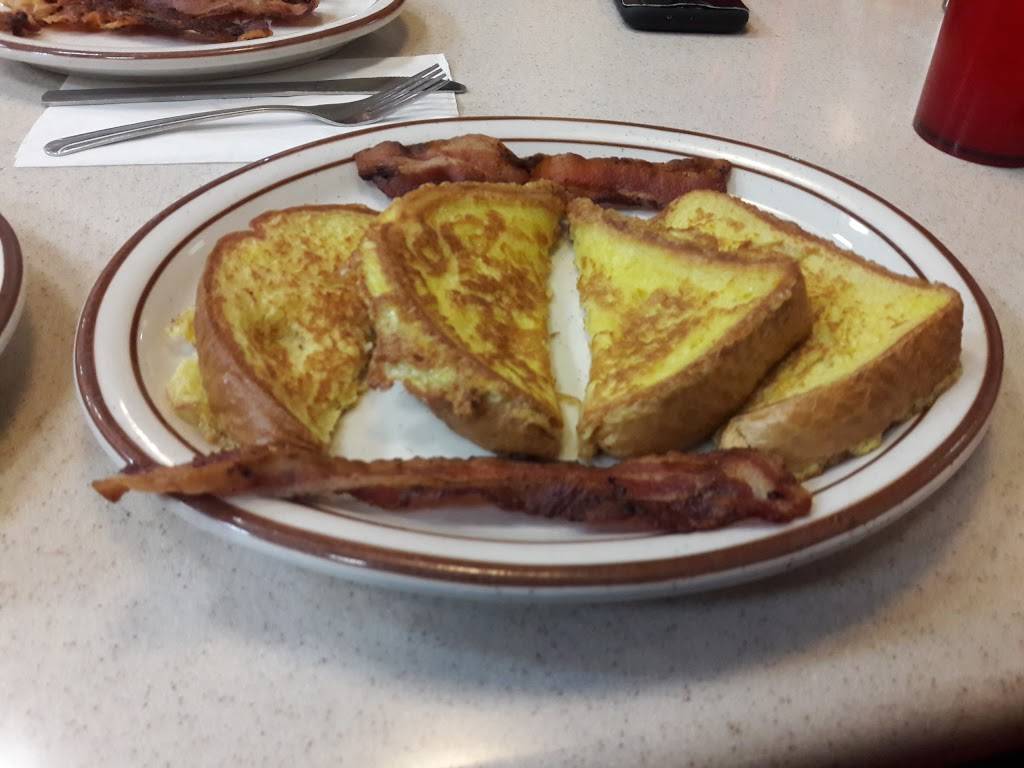 Leos Coney Island | restaurant | Genoa Township, 4380 Grand River Ave, Howell, MI 48843, USA | 5175489480 OR +1 517-548-9480