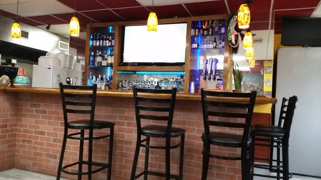 Golden Jalapenos | restaurant | 4486 Middle Country Rd, Calverton, NY 11933, USA | 6317409500 OR +1 631-740-9500