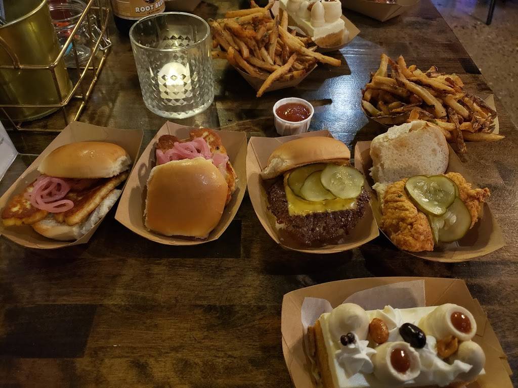 Oskar’s Slider Bar | restaurant | 3799 Poplar Level Rd, Louisville, KY 40213, USA | 5023959010 OR +1 502-395-9010