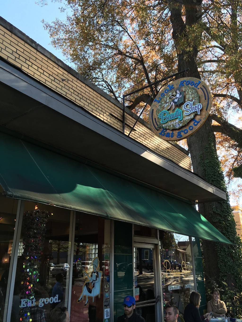 The Beauty Shop | restaurant | 966 Cooper St, Memphis, TN 38104, USA | 9012727111 OR +1 901-272-7111