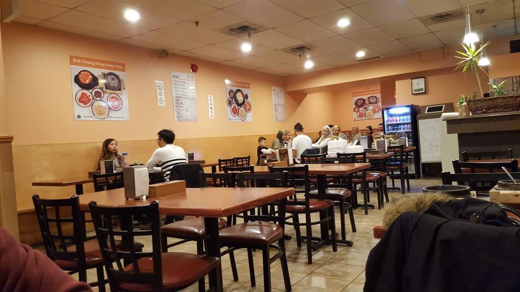 Buk Chang Dong Soon Tofu Korean Restaurant | restaurant | 3085 Hurontario St, Mississauga, ON L5A 4E4, Canada | 9052761957 OR +1 905-276-1957