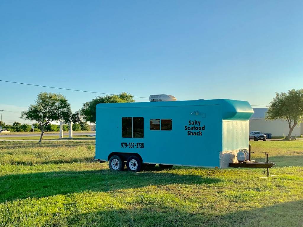 Salty Seafood Shack | restaurant | 1109 TX-35, Point Comfort, TX 77978, USA | 9795573738 OR +1 979-557-3738