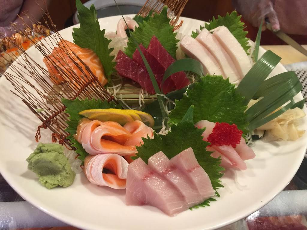 Momo Sushi & Cafe | restaurant | 212 Queen St, Alexandria, VA 22314, USA | 7032999092 OR +1 703-299-9092