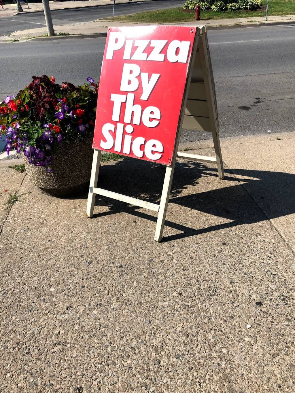 Marios Place | restaurant | 177 E Main St, Welland, ON L3B 3W7, Canada | 9057347422 OR +1 905-734-7422