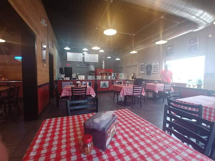 Stone Thrown Pizzeria | restaurant | 3980 Center Point Rd NE, Cedar Rapids, IA 52402, USA | 3192002056 OR +1 319-200-2056