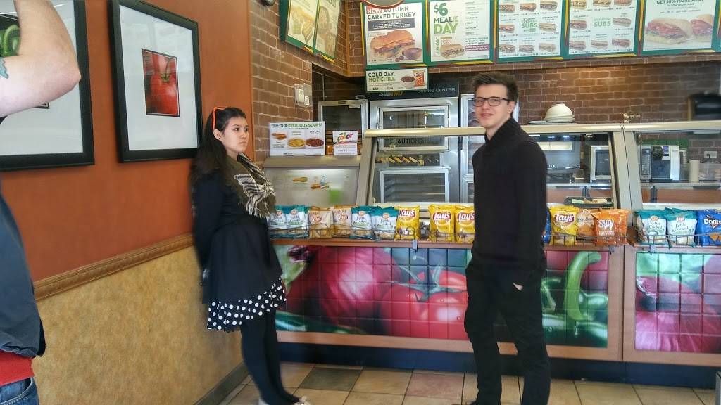 Subway Restaurants | restaurant | 400 S 8th St, West Dundee, IL 60118, USA | 8474288448 OR +1 847-428-8448