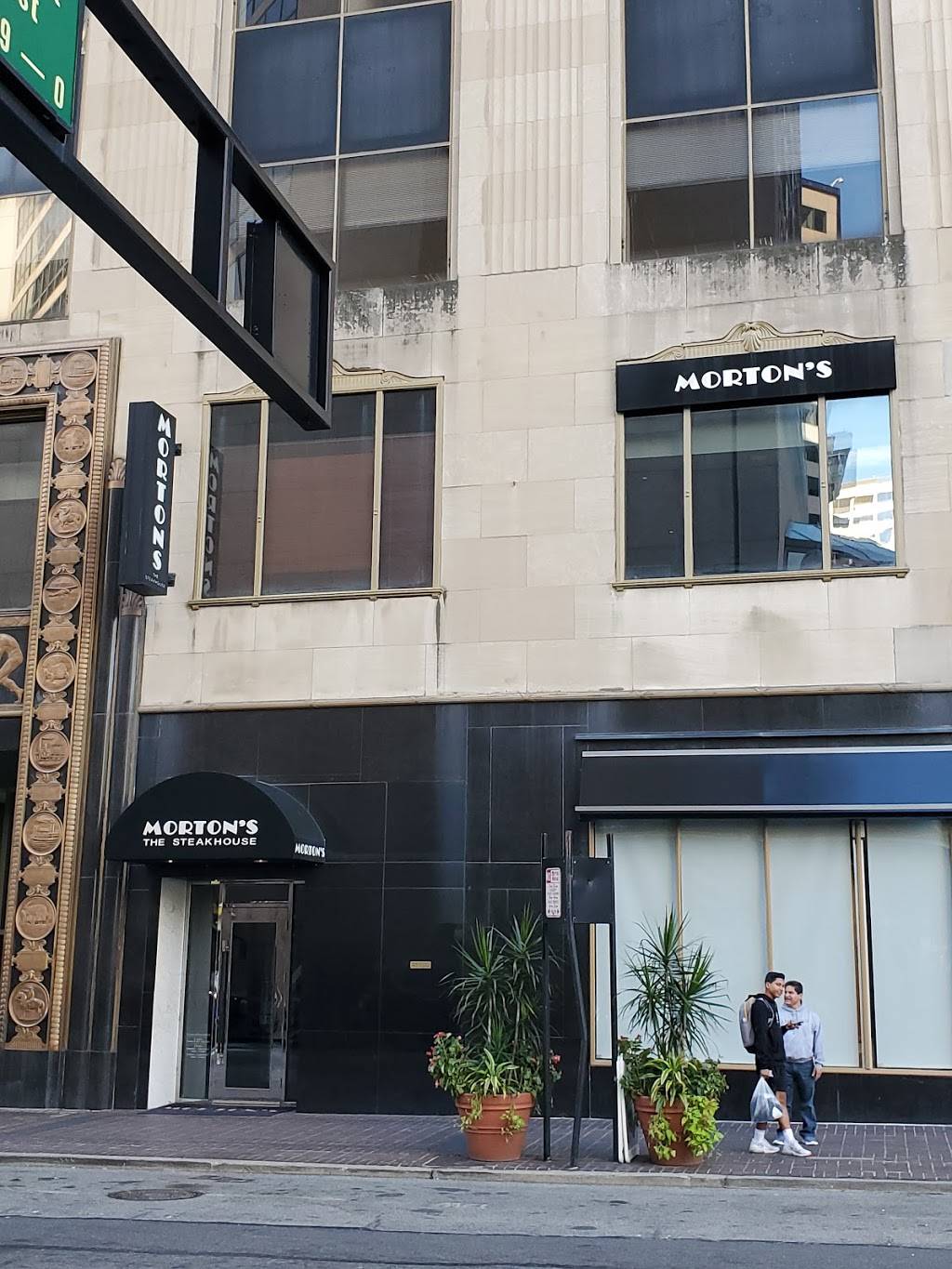 Mortons The Steakhouse | restaurant | 441 Vine St Suite 1H, Cincinnati, OH 45202, USA | 5136213111 OR +1 513-621-3111