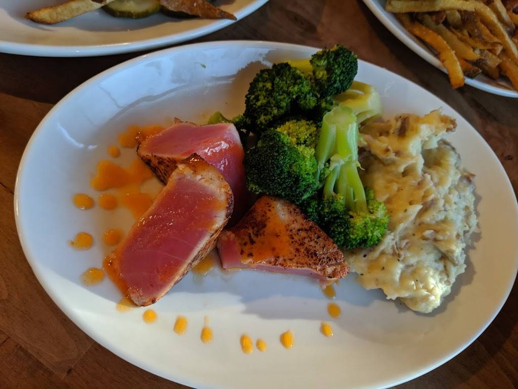 The Refinery | restaurant | 4 Mill Rd, Andover, NH 03216, USA | 6039770194 OR +1 603-977-0194