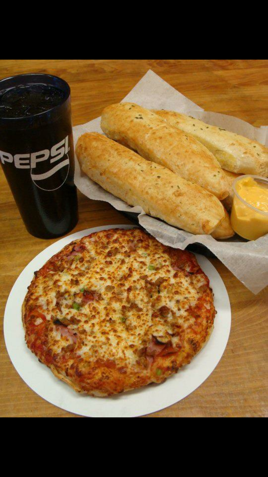 Mancinos of Connersville | restaurant | 303 W 30th St, Connersville, IN 47331, USA | 7658276155 OR +1 765-827-6155