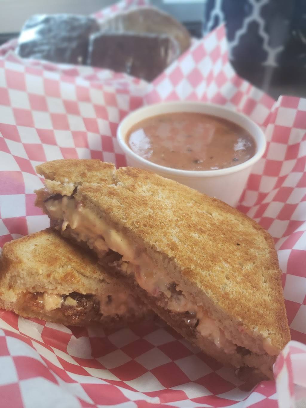 Outside The Lunchbox | restaurant | 5235 NE Sandy Blvd, Portland, OR 97213, USA | 7194009319 OR +1 719-400-9319