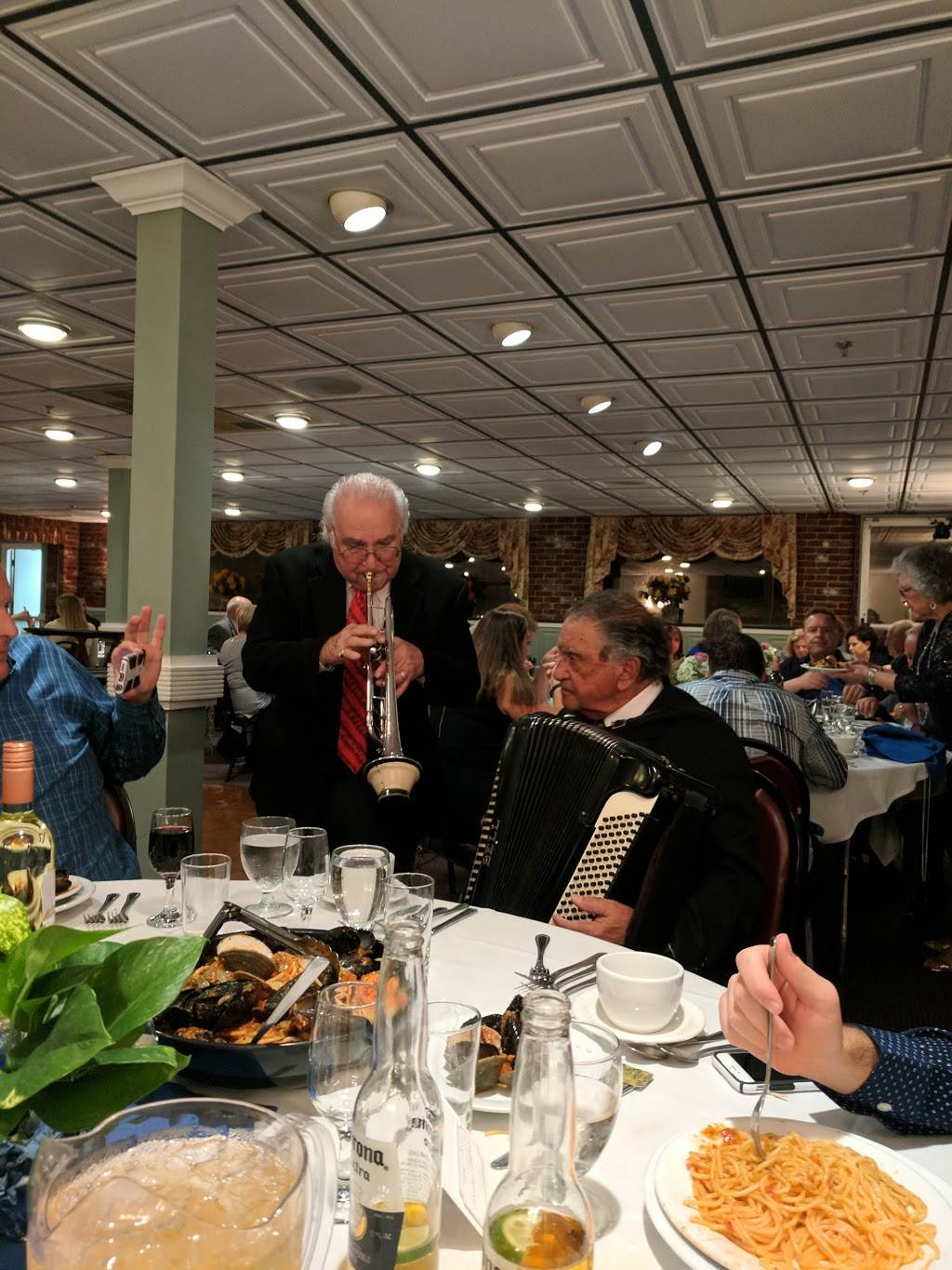 Lancellottas Banquet Restaurant | meal takeaway | 1113 Charles St, North Providence, RI 02904, USA | 4017236900 OR +1 401-723-6900