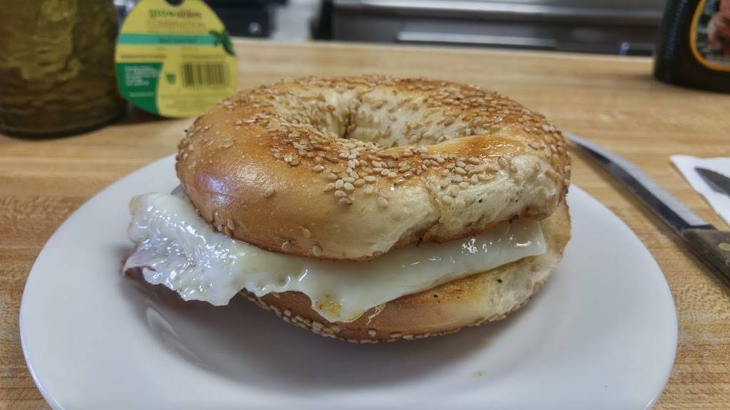 Toms Place | restaurant | 55 Main St, Meriden, CT 06451, USA | 2032389029 OR +1 203-238-9029