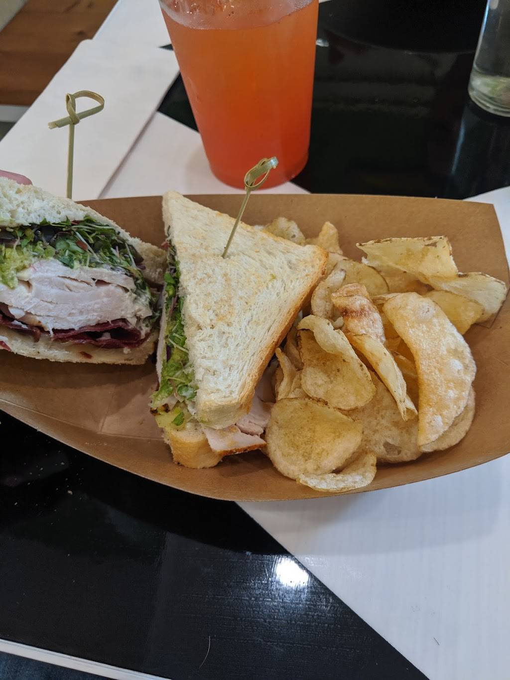 Colins Corner Cafe | restaurant | 138 W 3rd St, Harbor Springs, MI 49740, USA | 2314126061 OR +1 231-412-6061