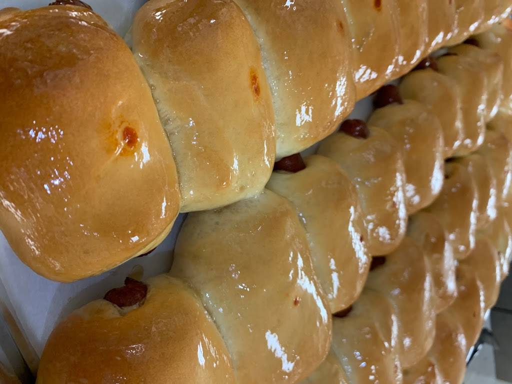 Cleveland Donuts & Deli | restaurant | 1503 E Houston St Ste A, Cleveland, TX 77327, USA | 8325997829 OR +1 832-599-7829