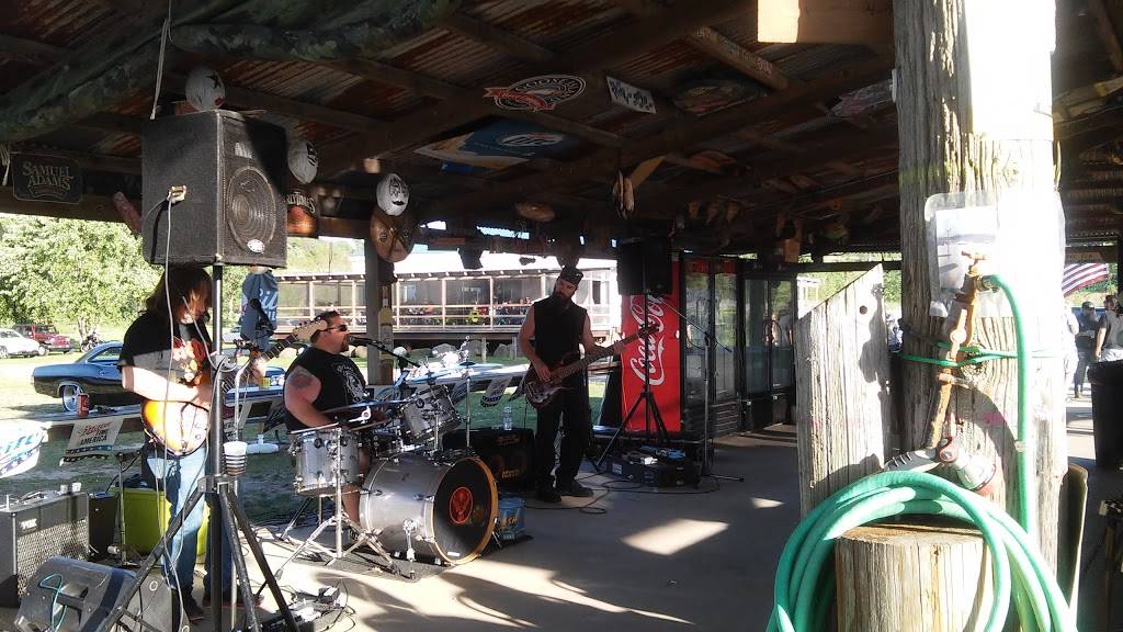 Boondocks Food & Spirits | restaurant | 1 E Dupont Road, Seneca, IL 61360, USA | 8153571100 OR +1 815-357-1100