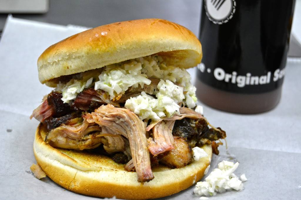 Honky Tonk Smokehouse | restaurant | 145 Jonestown Rd, Winston-Salem, NC 27104, USA | 3367942270 OR +1 336-794-2270