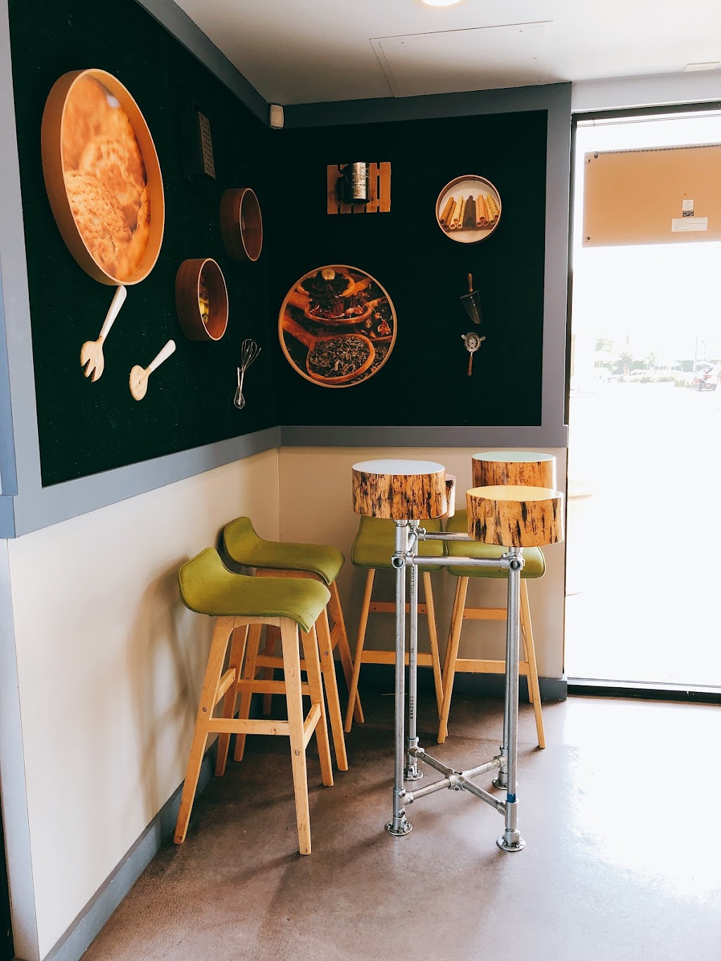 Luxweet Bakery Cafe | bakery | 12932 Newport Ave #7th, Tustin, CA 92780, USA | 7148843108 OR +1 714-884-3108