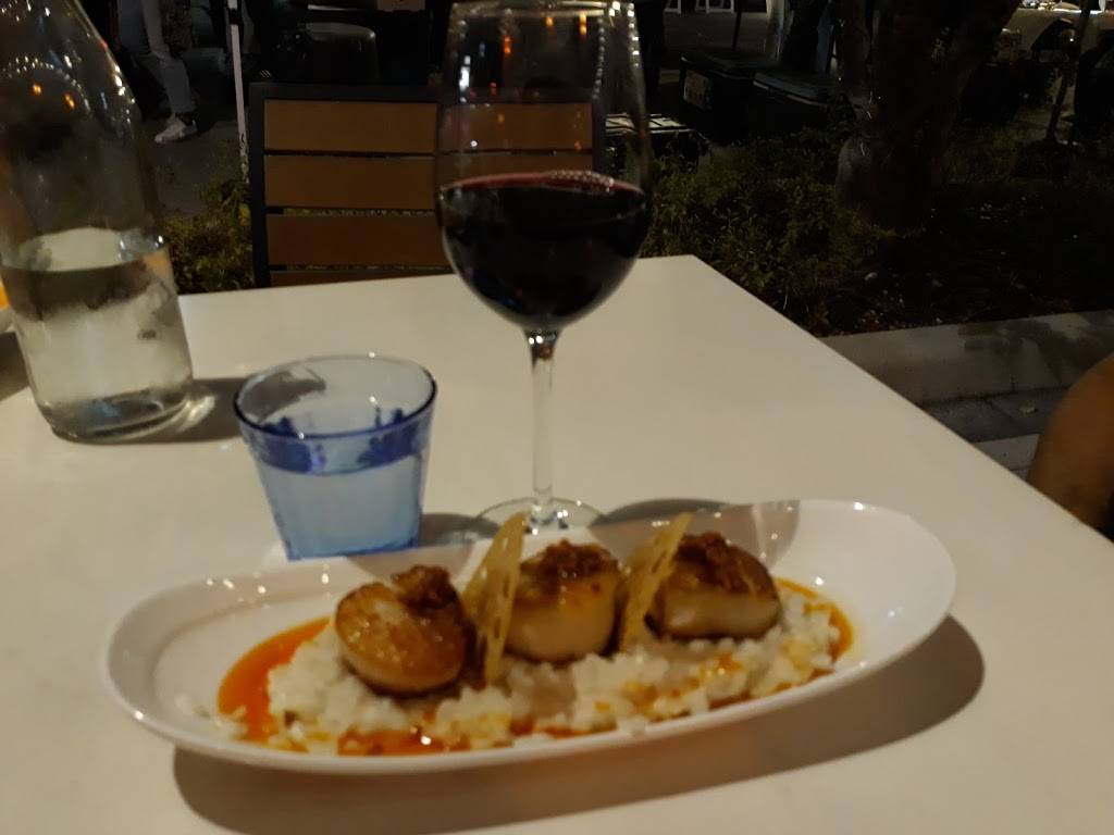 Hotsy-Totsy Bar & Grill and the sidecar speakeasy | restaurant | 2032 Harrison St, Hollywood, FL 33020, USA | 9545442383 OR +1 954-544-2383