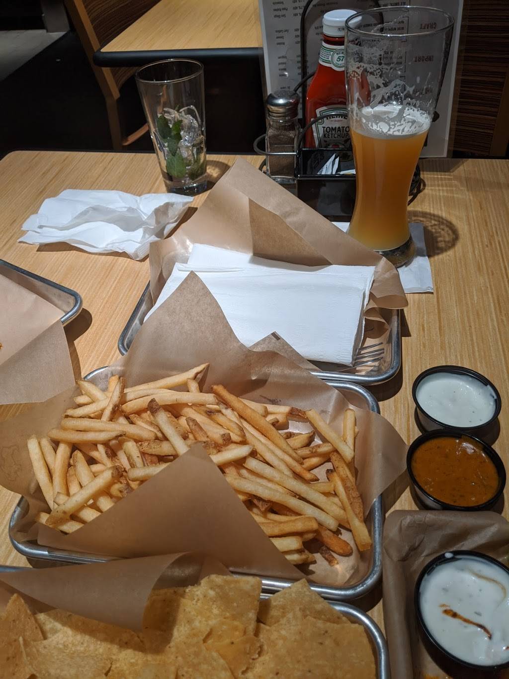 Buffalo Wild Wings | meal takeaway | 32401 Temecula Pkwy, Temecula, CA 92592, USA | 9513030225 OR +1 951-303-0225