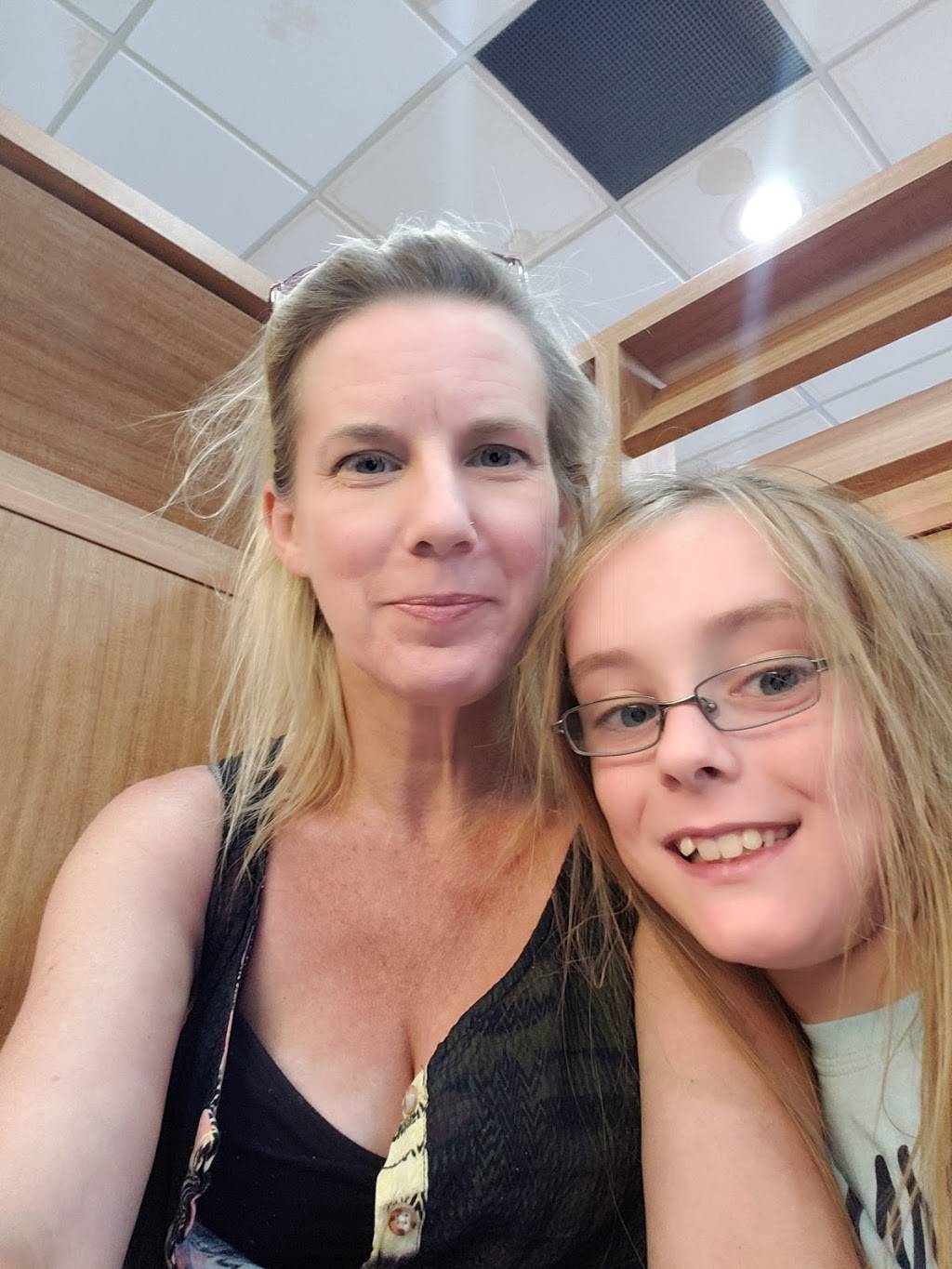 Swiss Chalet | restaurant | 255 Dundas St E, Waterdown, ON L0R 2H6, Canada | 9056893140 OR +1 905-689-3140