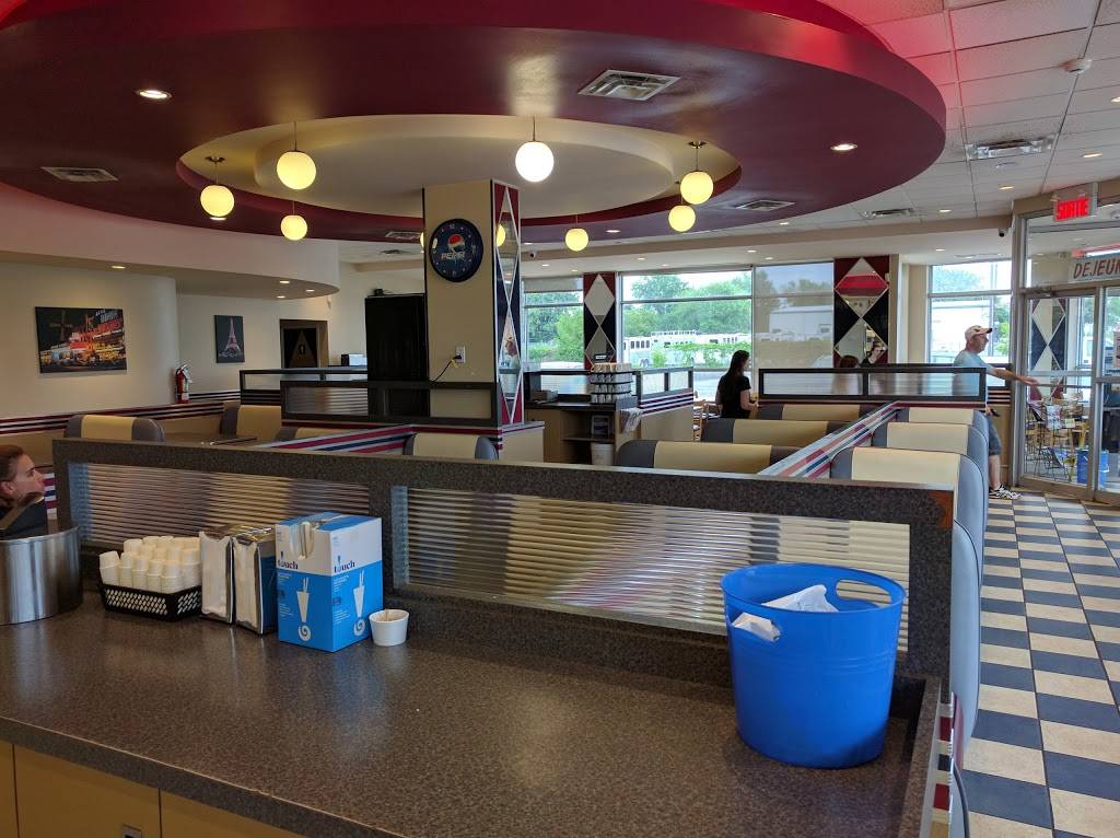 Pataterie La Belle Province | restaurant | 13595 Boulevard Curé-Labelle, Mirabel, QC J7J 1H1, Canada | 4504358460 OR +1 450-435-8460