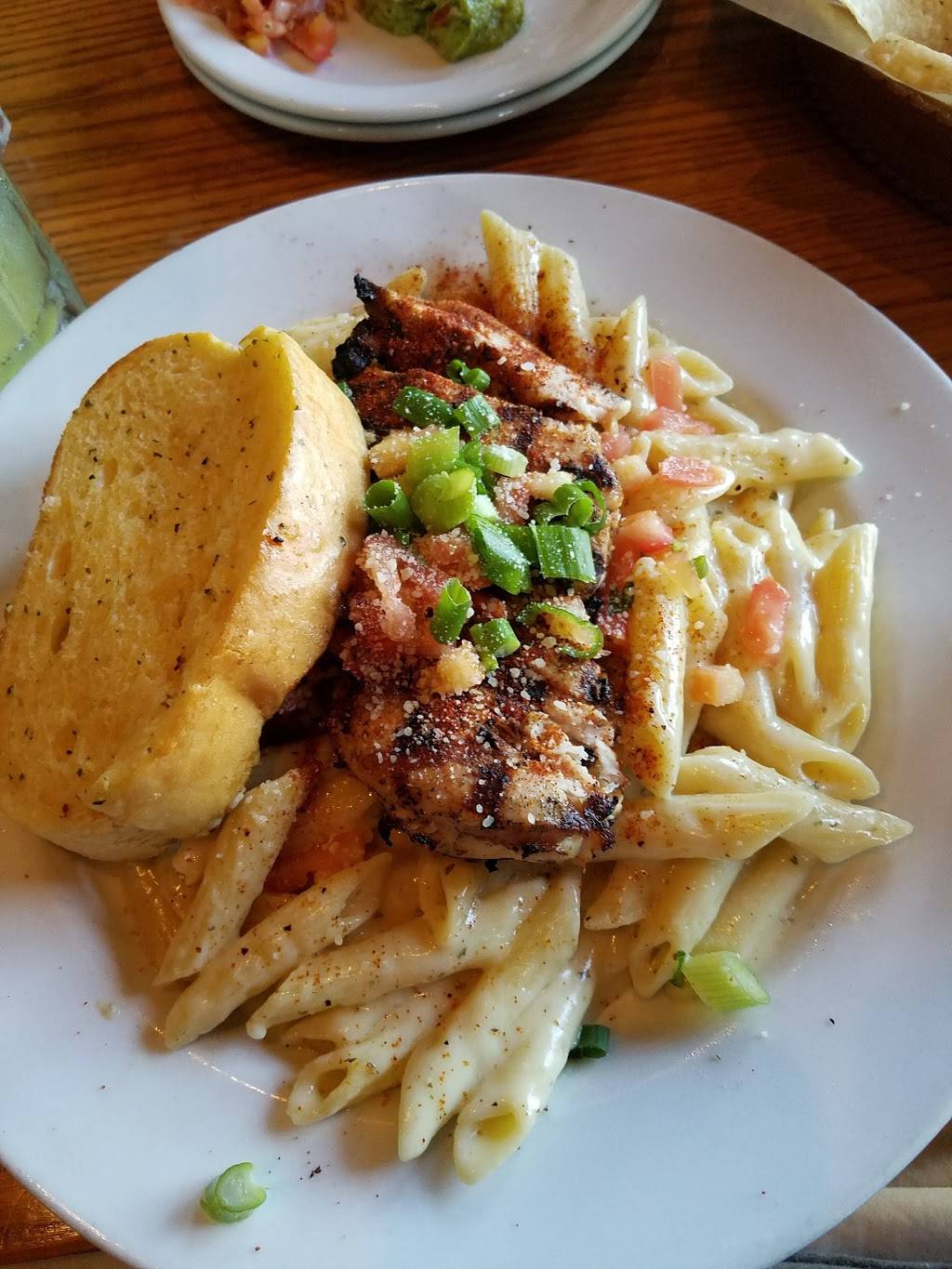 Chilis Grill & Bar | restaurant | 2021 SW Wanamaker Rd, Topeka, KS 66604, USA | 7852719777 OR +1 785-271-9777