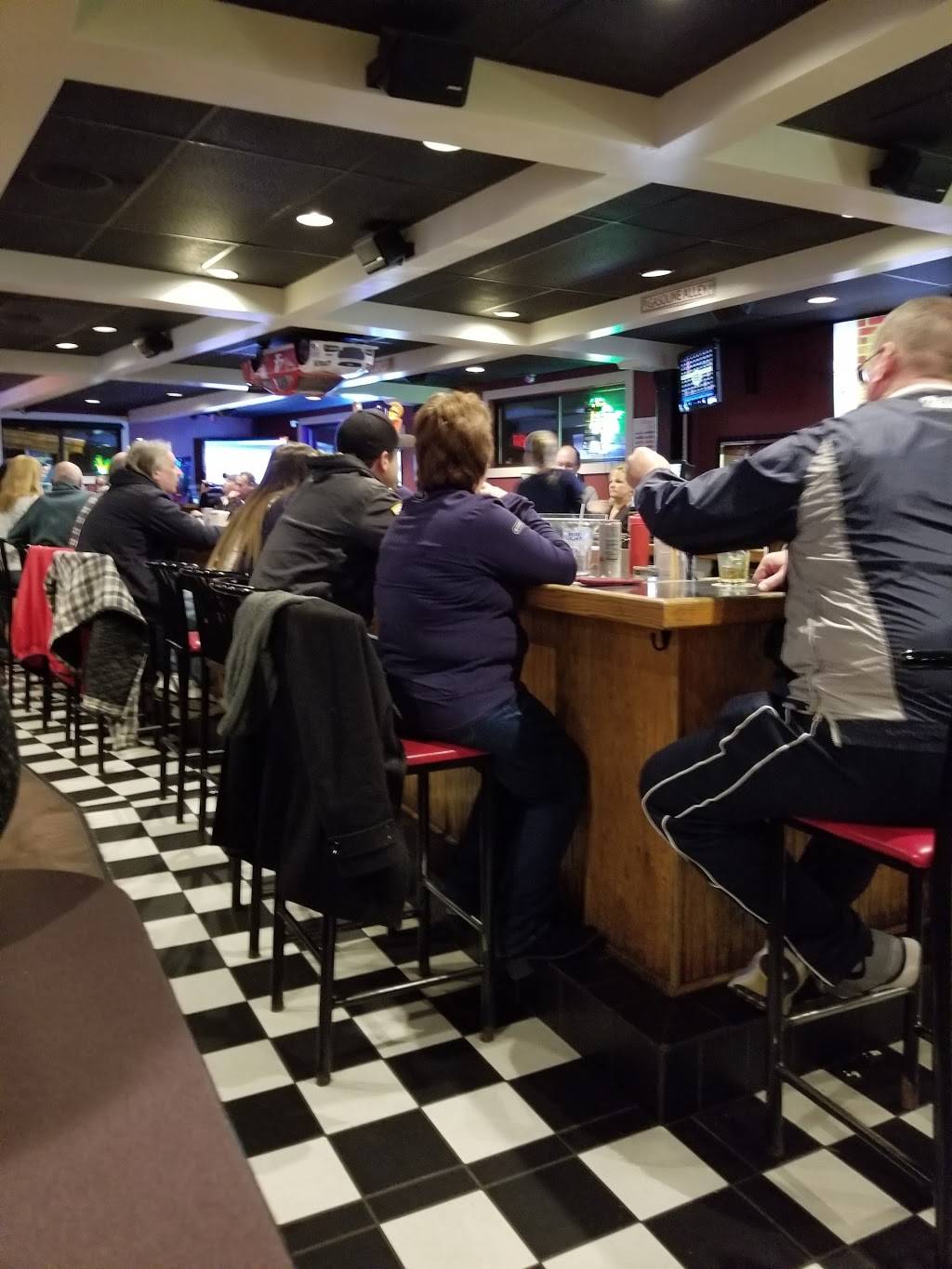 Victory Lane | restaurant | 32 Exchange St, Millis, MA 02054, USA | 5083762595 OR +1 508-376-2595