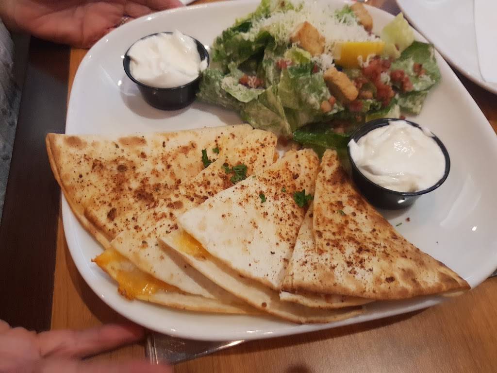 Boston Pizza | restaurant | 1164 Chemong Rd, Peterborough, ON K9J 6X2, Canada | 7057426464 OR +1 705-742-6464