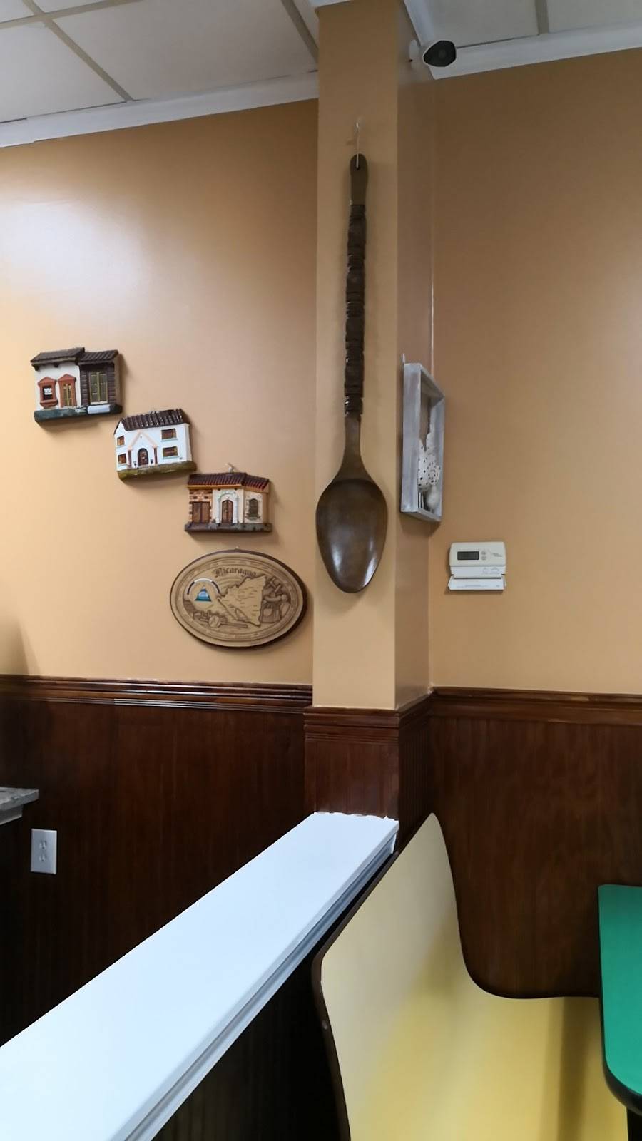 Milas Pupuseria | restaurant | 950 Indian Trail Lilburn Rd NW, Lilburn, GA 30047, USA | 7706874949 OR +1 770-687-4949