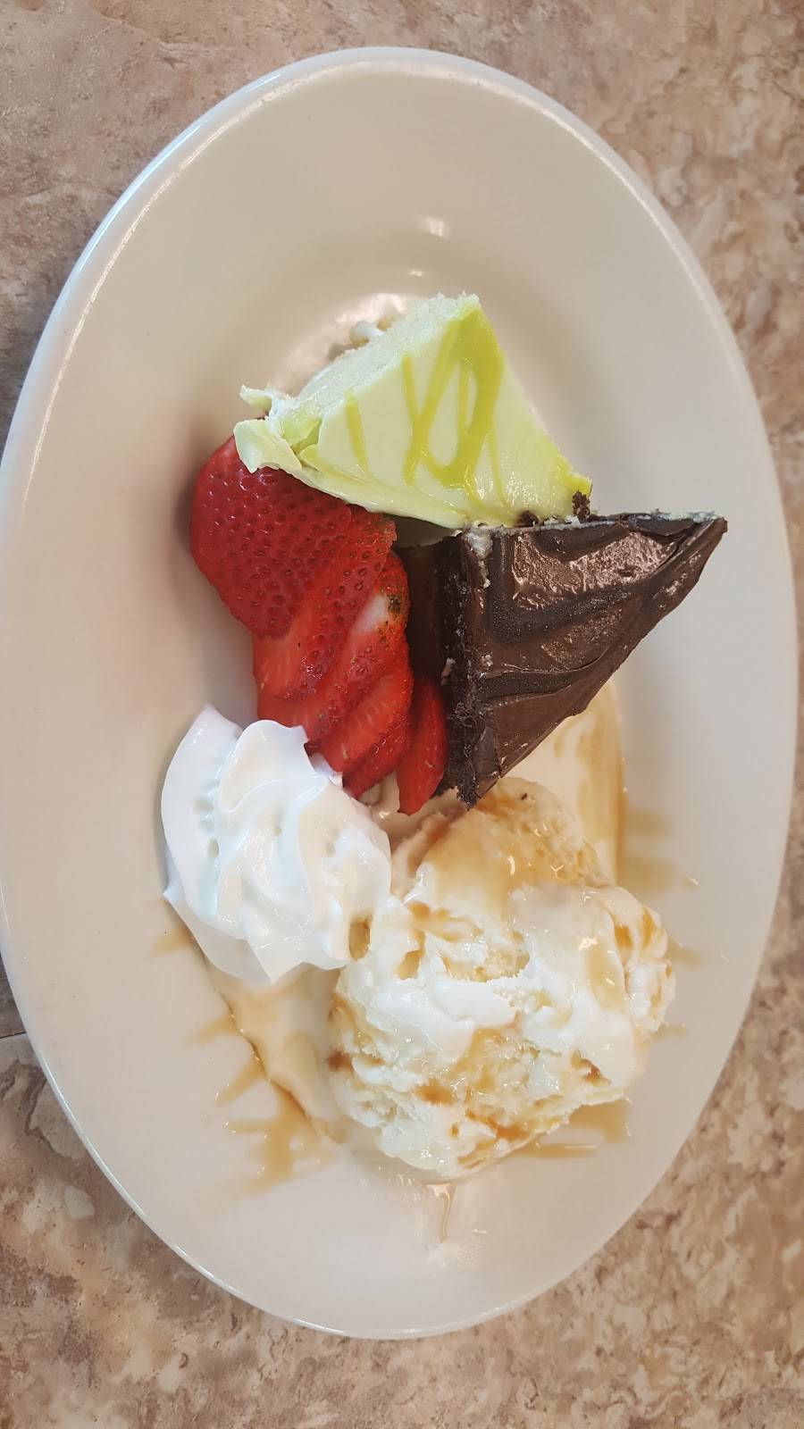 Dora Cafe | restaurant | 3201 N Hwy 19A, Mt Dora, FL 32757, USA | 3523832323 OR +1 352-383-2323