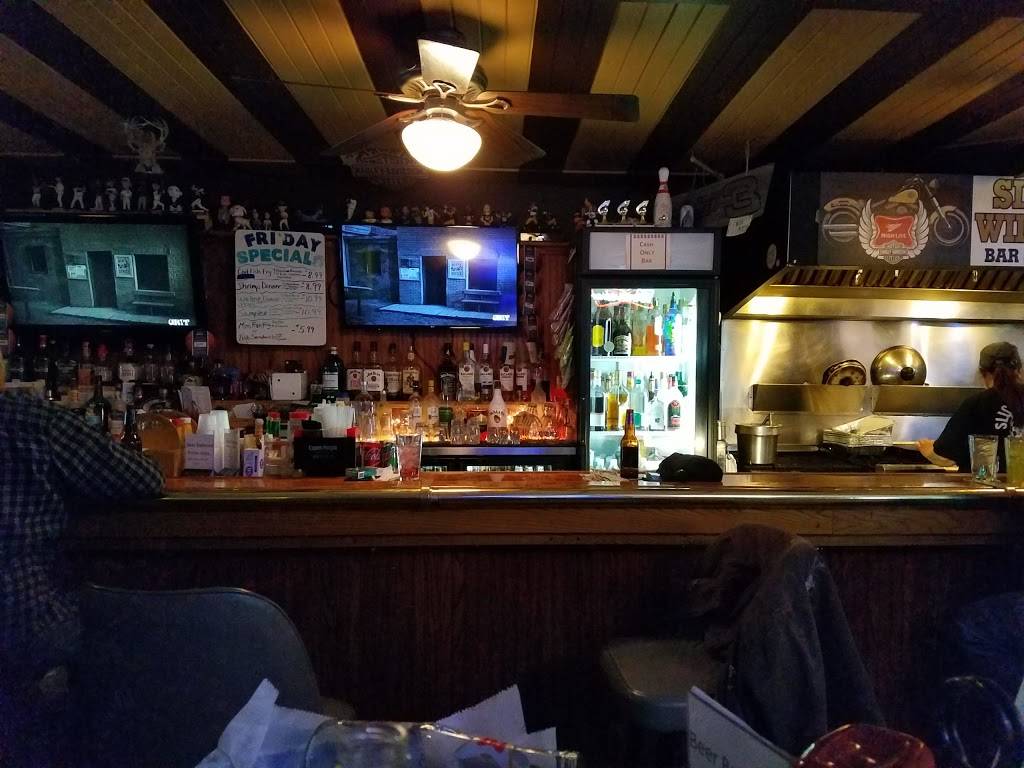 Slick Willys | restaurant | 2301 12th Ave, South Milwaukee, WI 53172, USA | 4147621974 OR +1 414-762-1974