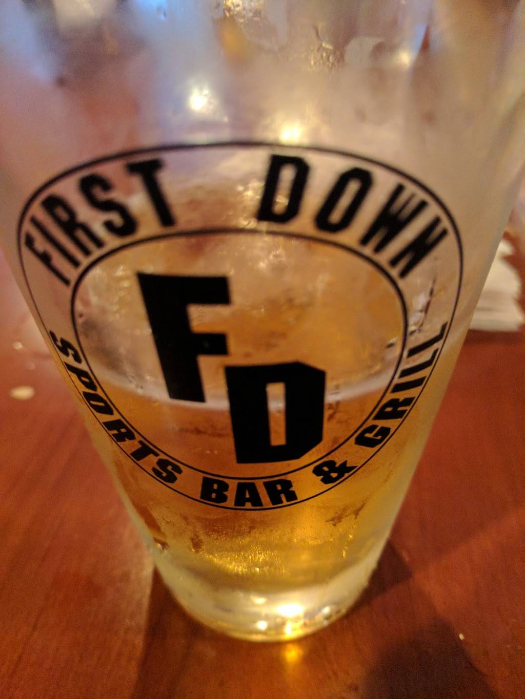 First Down Sports Bar & Grill | restaurant | 4213 Fairfax Dr, Arlington, VA 22203, USA | 7034658888 OR +1 703-465-8888