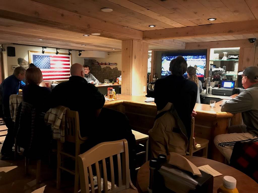 Whiskers Bar and Grill | restaurant | 1 Woodridge Rd, Glen Arbor, MI 49636, USA | 2313345215 OR +1 231-334-5215