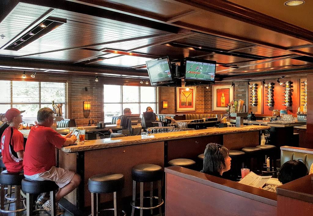 Houlihans | restaurant | 17029 Abercorn St, Savannah, GA 31419, USA | 9129215712 OR +1 912-921-5712