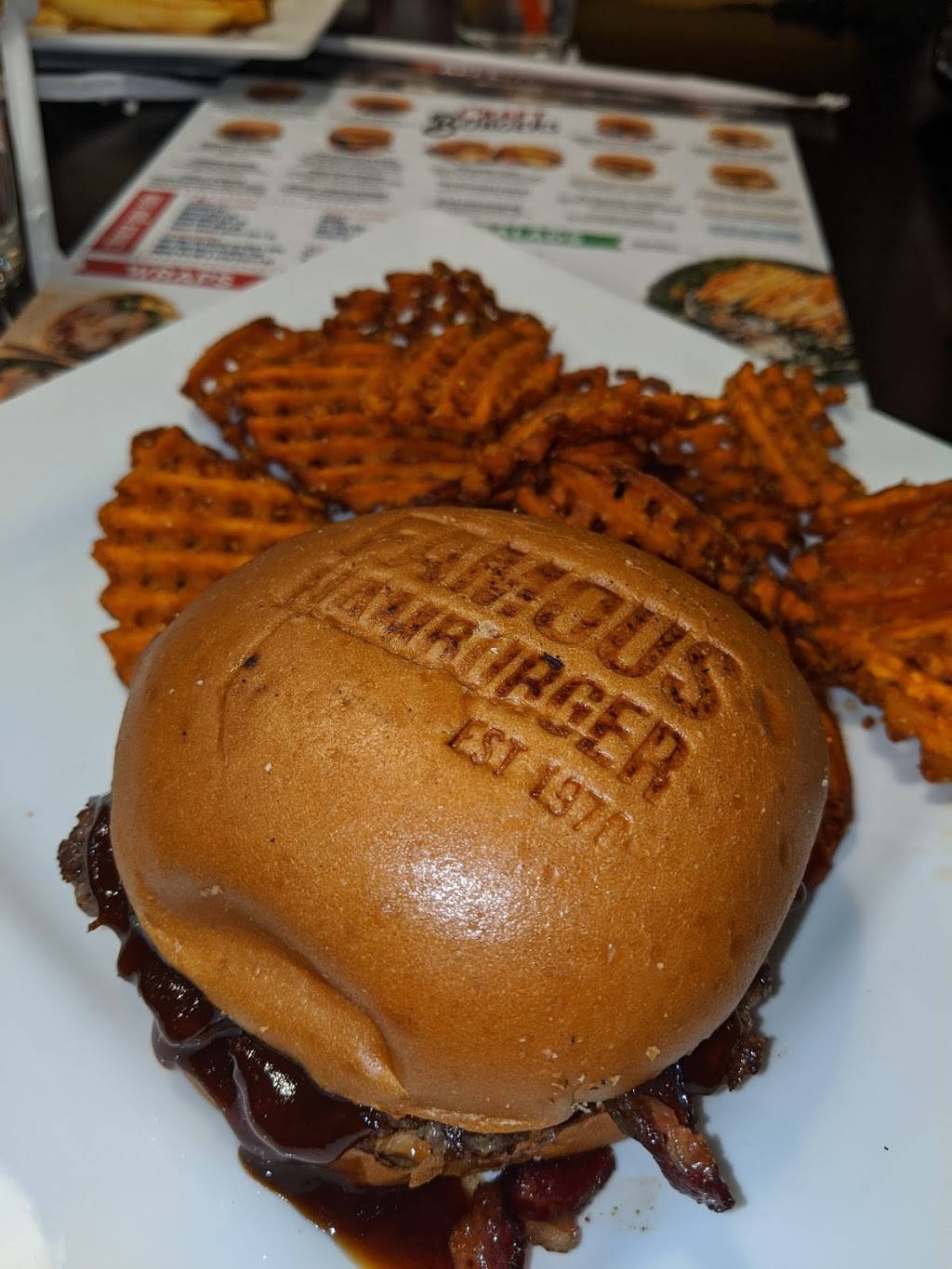 Famous Hamburger | restaurant | Great Lakes Crossing Dr, Auburn Hills, MI 48326, USA | 2489757760 OR +1 248-975-7760