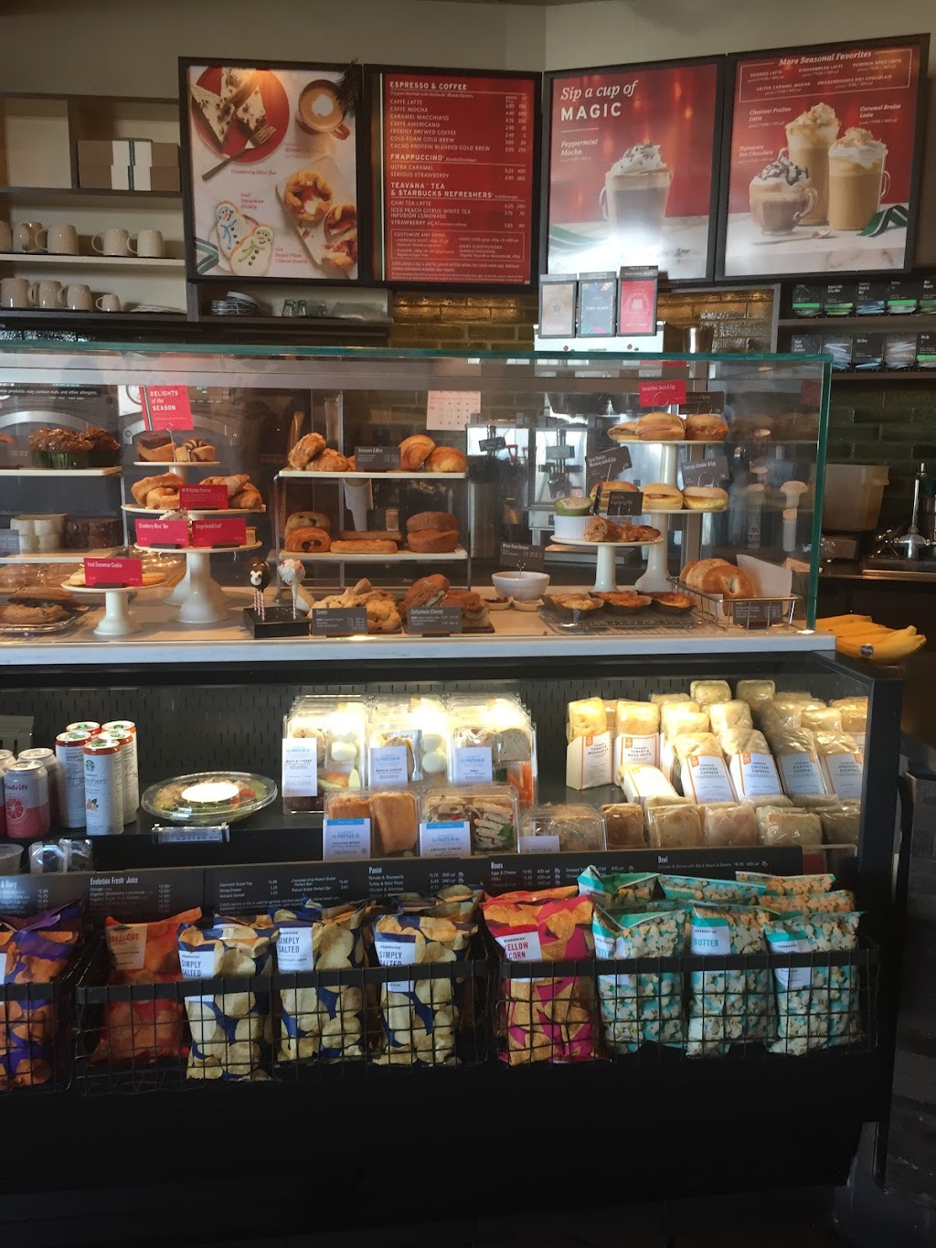 Starbucks | cafe | 2489 Lenwood Rd, Barstow, CA 92311, USA | 7602534474 OR +1 760-253-4474