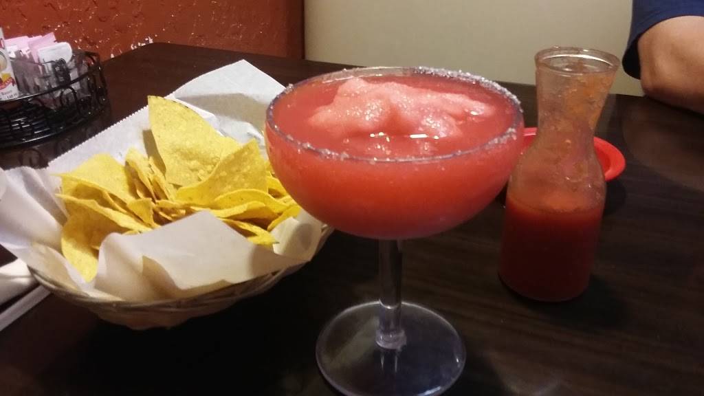 Mi Pueblo Real | restaurant | 3110 Division St, Burlington, IA 52601, USA | 3197528458 OR +1 319-752-8458