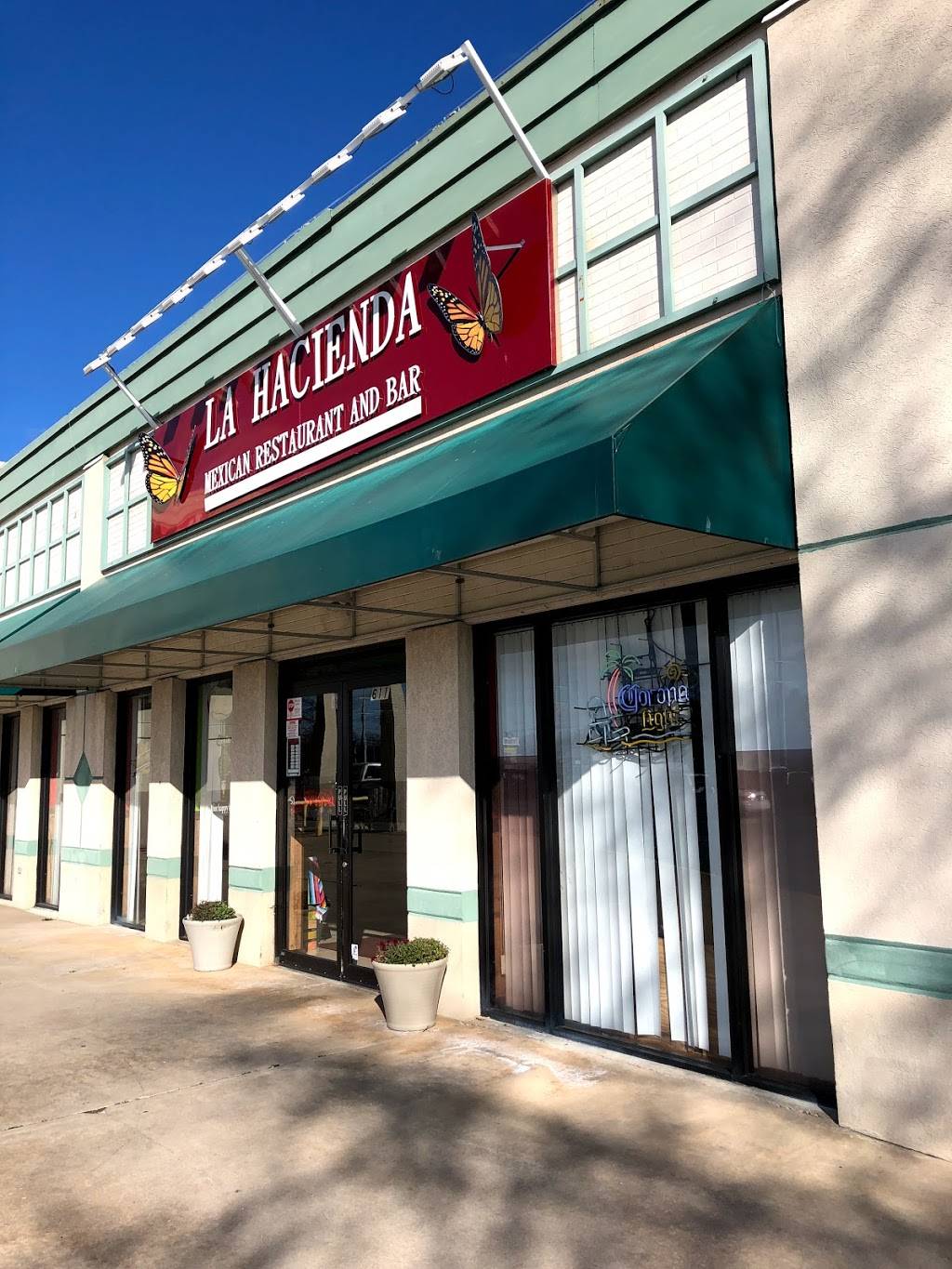 La Hacienda Milford Restaurant | restaurant | 611 N Dupont Blvd, Milford, DE 19963, USA | 3027255546 OR +1 302-725-5546