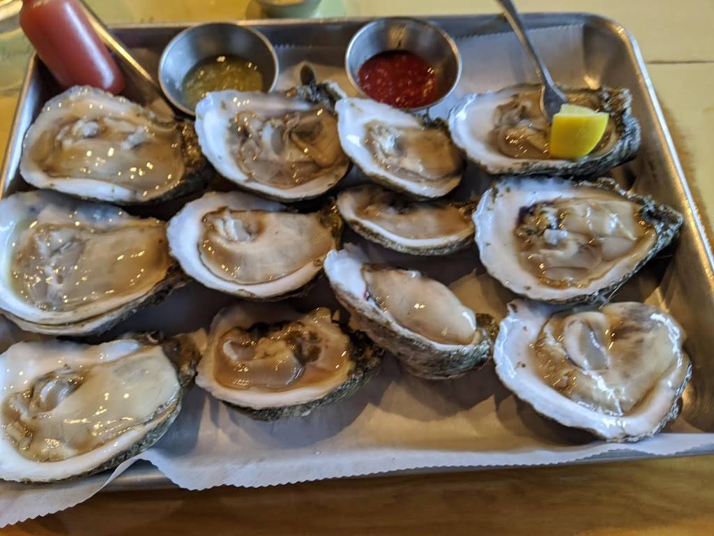 THE LOCAL PEARL OYSTER SHOPPE | restaurant | 124 Canal St, New Smyrna Beach, FL 32168, USA | 3864446483 OR +1 386-444-6483