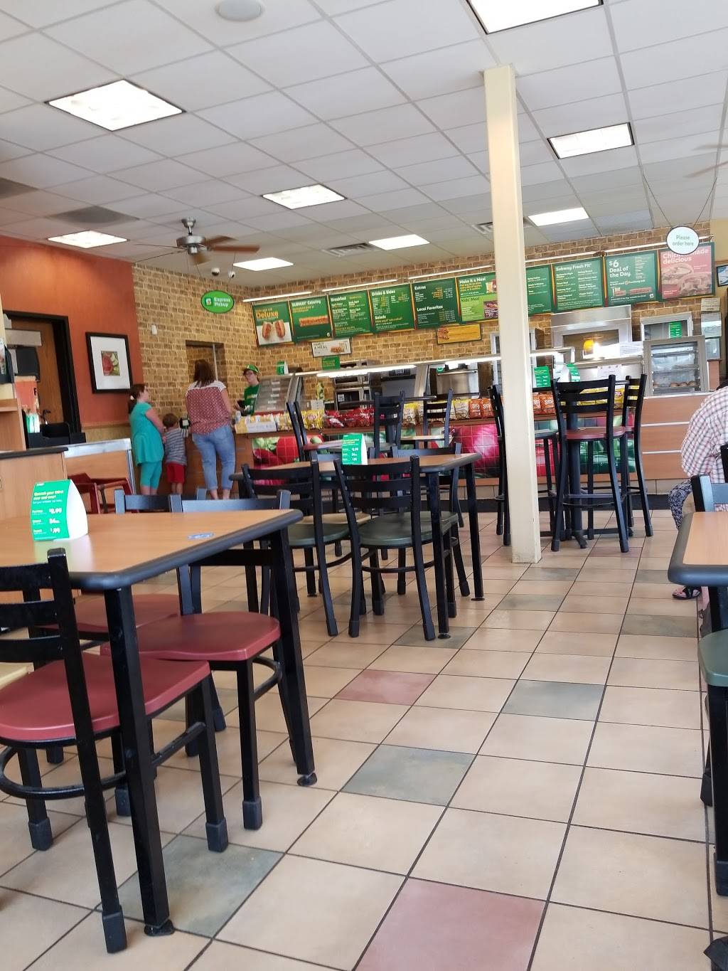 Subway | restaurant | 1404 N Walnut St, Colfax, IA 50054, USA | 5156740250 OR +1 515-674-0250