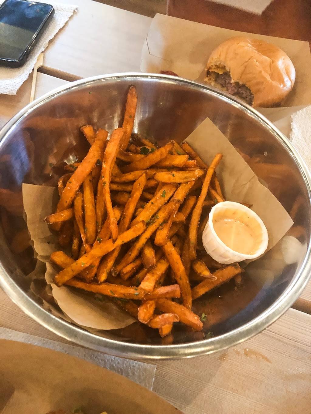 LilDoddy Burger Lab | restaurant | 4625 W William Cannon Dr #3, Austin, TX 78749, USA | 5125350300 OR +1 512-535-0300