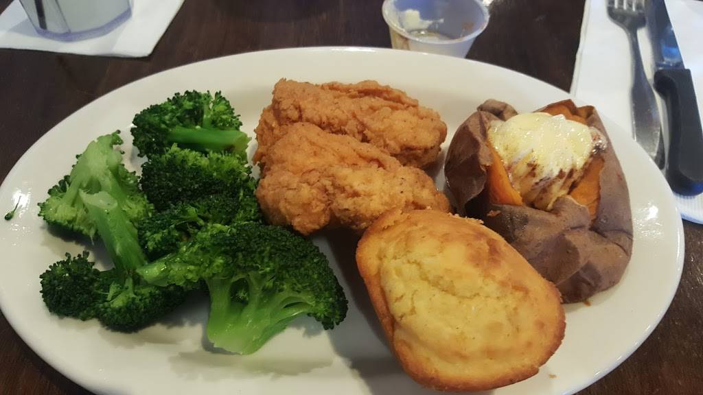 Sommers Place | restaurant | 7972 Vaughn Rd, Montgomery, AL 36116, USA | 3342795401 OR +1 334-279-5401