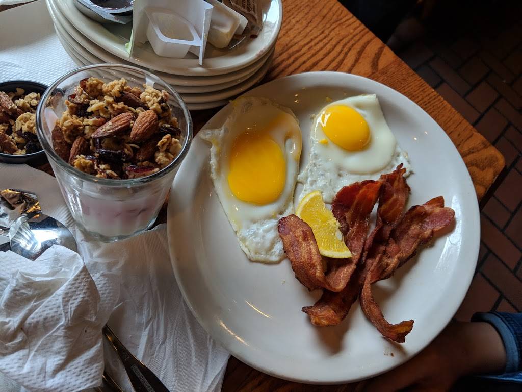 Cracker Barrel Old Country Store | restaurant | 75 Celebration Dr, Suwanee, GA 30024, USA | 7709325692 OR +1 770-932-5692