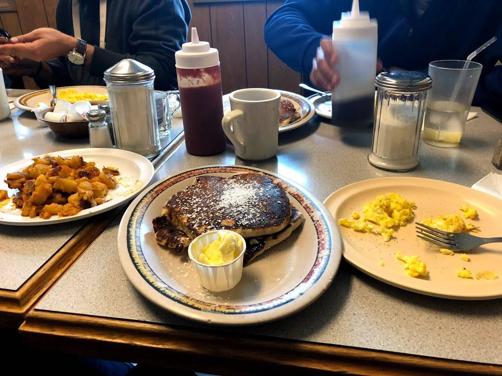 Everybodys Favorite Family Restaurant | restaurant | 1370 Mendon Road, Cumberland, RI 02864, USA | 4013335035 OR +1 401-333-5035