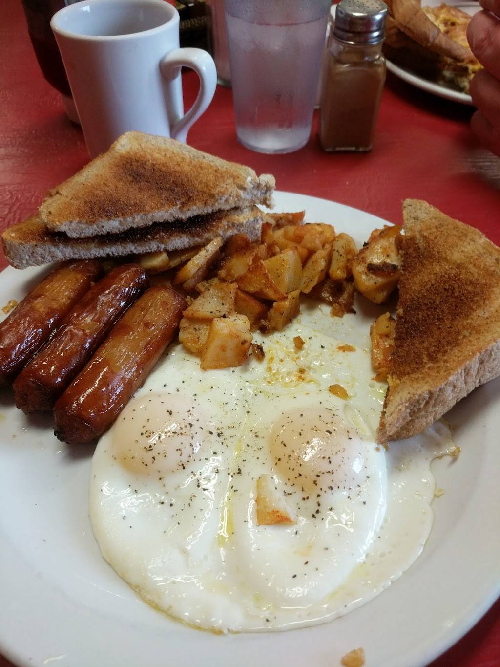 Shakers Family Restaurant | restaurant | 63 Albert St E, Plattsville, ON N0J 1S0, Canada | 5196846813 OR +1 519-684-6813